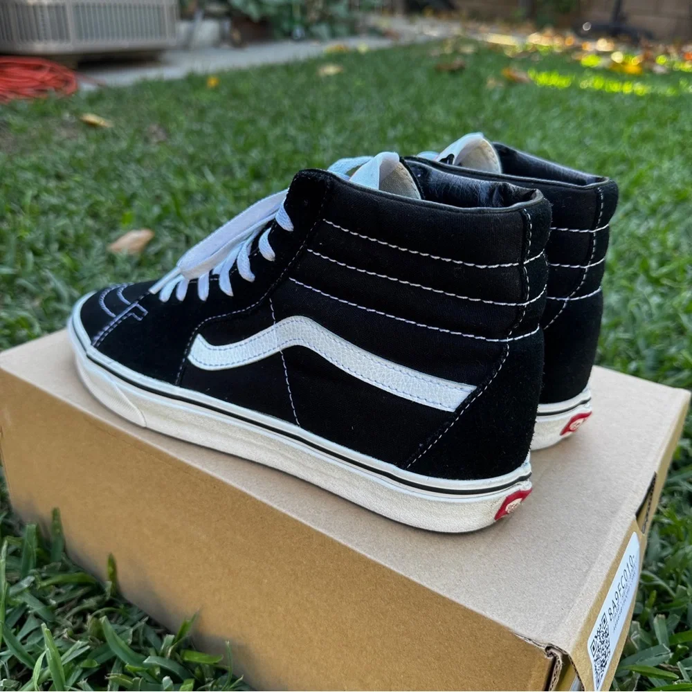 Vans Sk8-Hi - black/white skate shoes
(M 9.5  / W 11) - Picture 3 of 8